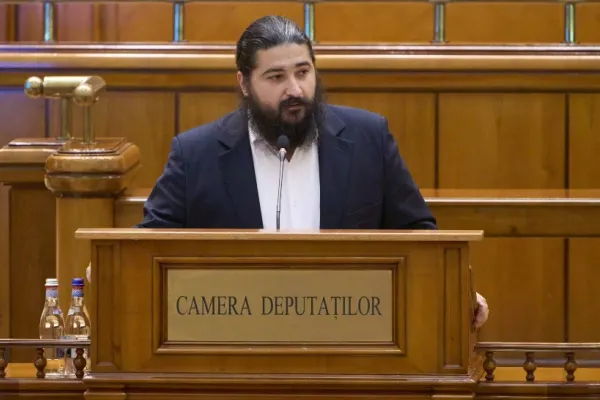 Bogdan Velcescu (deputat AUR): „PNL a votat alături de PSD și UDMR împotriva voinței românilor și a respins din nou Parlamentul cu 300 de aleși”