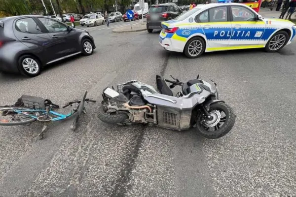 Accident rutier în Timișoara între un biciclist și un motociclist: ambii răniți după ce unul dintre ei nu a oprit la semafor