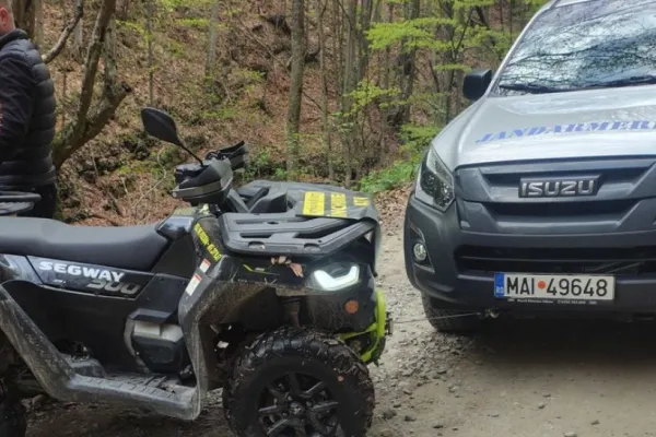 Accident grav în Vâlcea: doi tineri de 20 de ani au căzut cu ATV-ul într-un pârâu, de la 8 metri