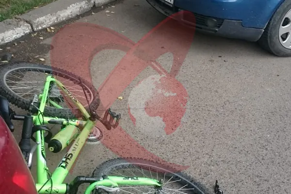 Accident în județul Vrancea. Copil de 7 ani, rănit după ce bicicleta sa s-a ciocnit cu o maşină