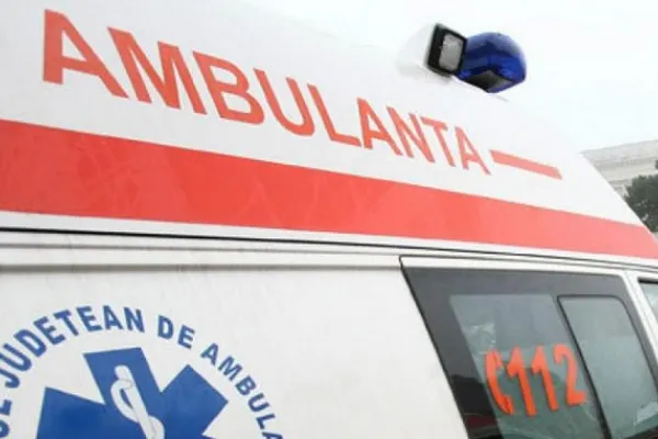 Accident în Vrancea: fetiță de 3 ani rănită după ce o ușă a căzut peste ea
