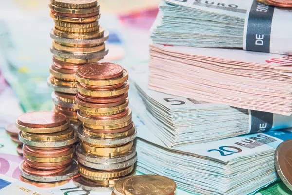 România își asigură banii pentru deficit și datoria publică. Acordul de împrumut cu BIRD a fost ratificat de Nicușor Dan