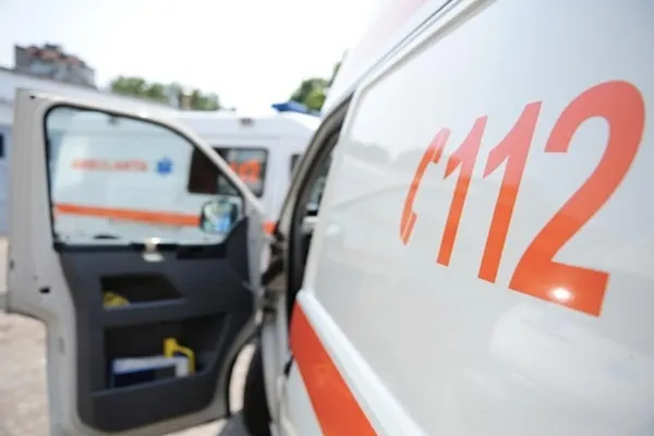 Accident grav în Vâlcea: un autoturism s-a prăbușit 300 de metri într-o prăpastie. Un bărbat a murit, iar mașina a fost distrusă de flăcări