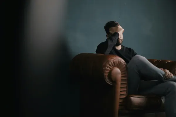 De ce ne este atât de greu să spunem „NU”? Capcana în care cad persoanele care vor să fie pe placul tuturor și cum ne distruge sănătatea