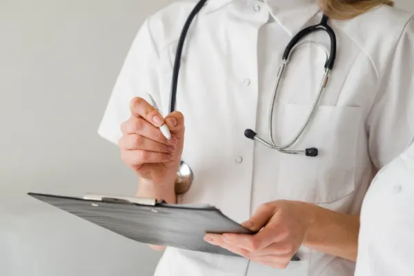 Cât trebuie să plătească românii fără venituri pentru a avea asigurare de sănătate în 2026