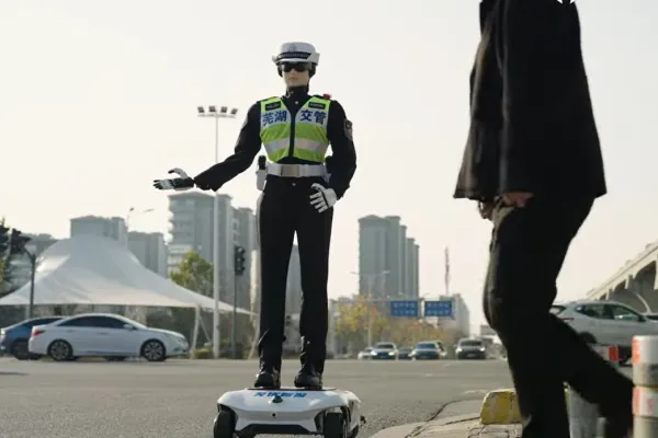 Polițiștii rutieri au început să fie înlocuiți de roboți AI în intersecții. Nimic nu le scapă și elimină orice „tocmeală” - VIDEO
