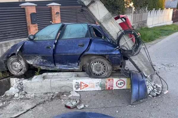 Accident grav în Câmpulung: un bărbat a murit după ce a intrat cu mașina într-un stâlp