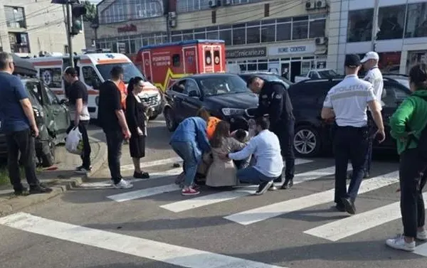 Accident grav în Iași. Cinci persoane rănite, printre care trei copii mici