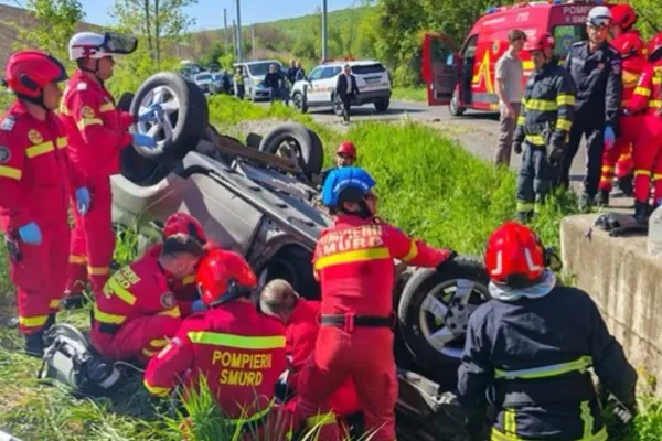 Accident grav în județul Mureș: șase răniți, unul în stare gravă, după ce un autoturism s-a răsturnat. Traficul este blocat