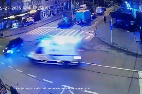 Accident grav în Câmpulung Moldovenesc. O ambulanță aflată în misiune a fost lovită într-o intersecție