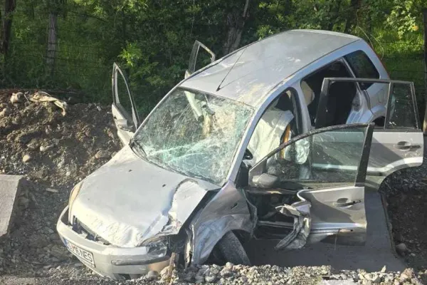 Accident mortal pe Transalpina: O femeie a murit, iar alte trei persoane au fost rănite după ce o mașină a lovit un parapet în zona lucrărilor