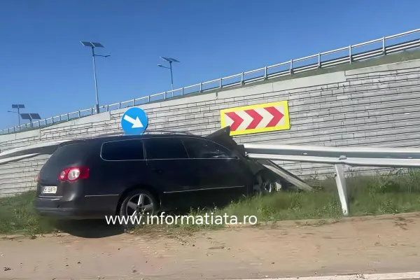 Accident grav la „Zidul Morții” din Suceava. Un șofer a ajuns la spital după impactul violent cu parapetul de protecție