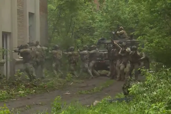 Imagini spectaculoase de la exercițiul NATO de amploare din județul Bacău. Echipa Realitatea Plus, în mijlocul operațiunii – VIDEO