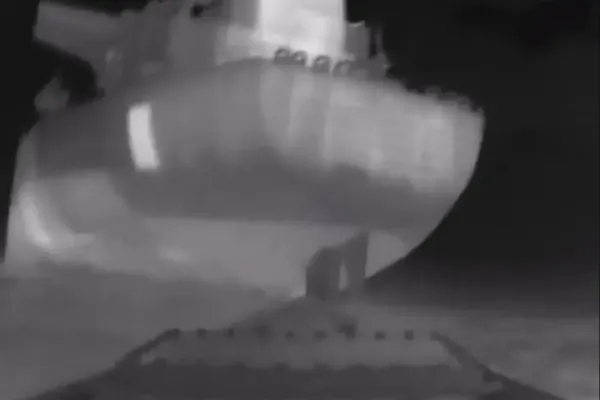 Lovitură pentru Rusia: două nave din „flota din umbră”, atacate de Ucraina în Marea Neagră. Zelenski: „Nu vor mai transporta petrol” - VIDEO