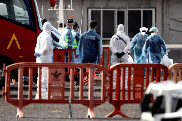 Evacuarea pasagerilor de pe navă cu focar de HANTAVIRUS, acostată în Tenerife. Primul avion a decolat spre Madrid - LIVE TEXT/VIDEO