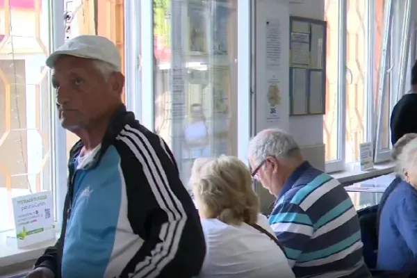 Pensionarii, împinși spre datorii după guvernarea Bolojan. Seniorii pierd bani în lipsa indexării