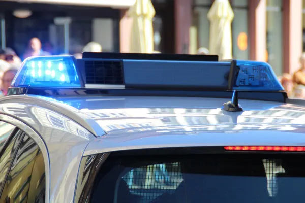 Român de 64 de ani, găsit mort într-o parcare din Germania. Trupul bărbatului ar fi fost transportat aproape 100 de kilometri cu mașina