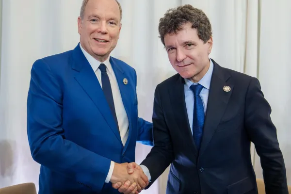 Nicușor Dan s-a întâlnit cu principele Albert de Monaco la Summitul de la Erevan: ”Este un parteneriat pe care ne dorim să îl consolidăm împreună”