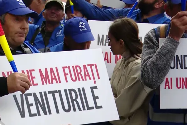 Proteste uriaș la Apele Române: sute de angajați, în fața Ministerului Mediului. Ce îi nemulțumește pe oameni