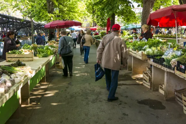 Luna iunie aduce cele mai mari scumpiri din istorie. Plafonarea adaosului la alimentele de bază expiră