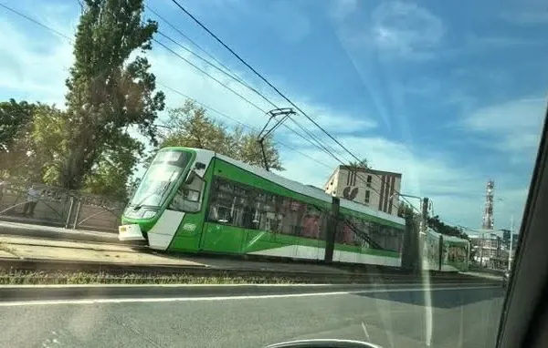 Accident în București: Un tramvai a deraiat și a lovit un stâlp. Circulația în Sectorul 6, paralizată parțial