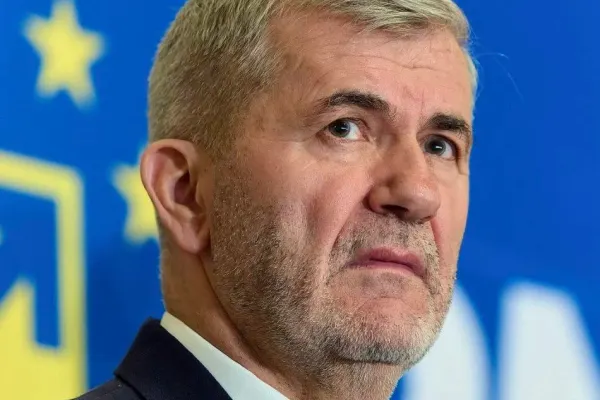 Disperare în PNL după demiterea Guvernului: cum vor să rămână la putere