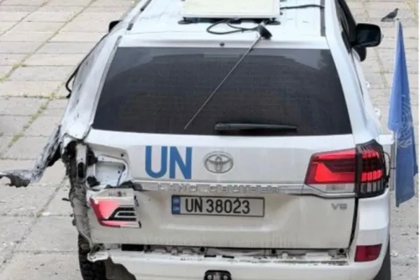 Volodimir Zelenski acuză Rusia că a atacat un vehicul ONU în Herson. Mașina misiunii umanitare, grav avariată