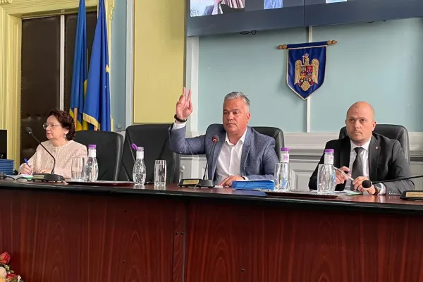 Încă un lider greu din PNL cere întoarcerea la masa negocierilor după prăbușirea Guvernului Bolojan