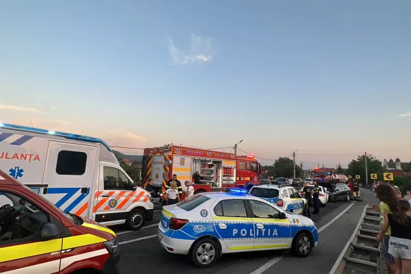 Accident grav pe DN1C, în județul Cluj: patru persoane rănite după o coliziune frontală. A intervenit elicopterul SMURD