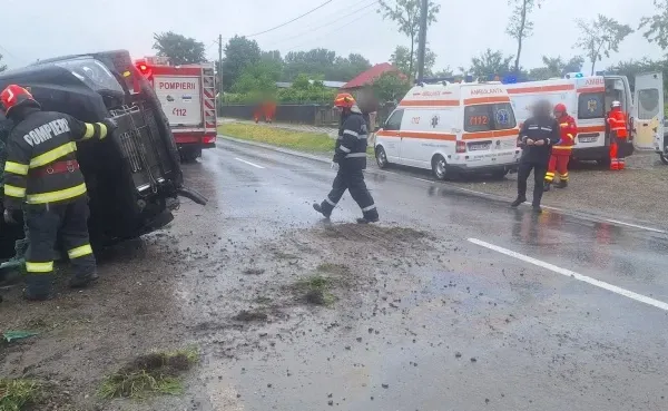 Un accident rutier grav a avut loc în județul Suceava. Opt persoane au fost implicate, patru rănite