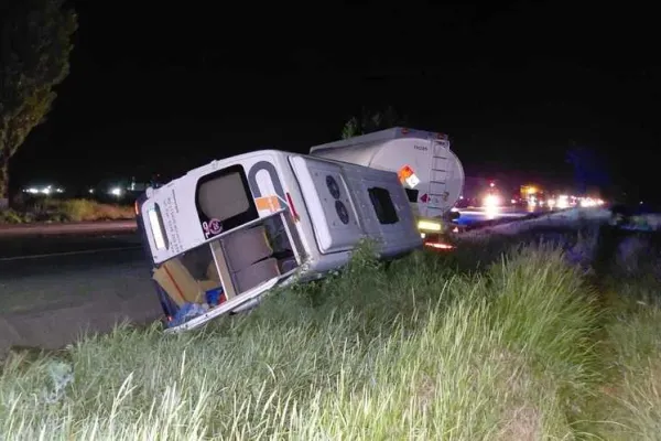 Accident grav pe DN2-E85, în Neamț: opt persoane rănite după impactul dintre o autoutilitară, o cisternă și un microbuz