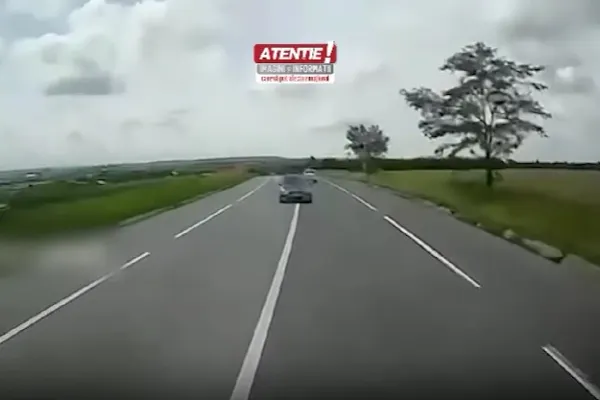 Accident grav: bărbat mort după ce a intrat cu mașina în TIR. Șoferul adormise la volan