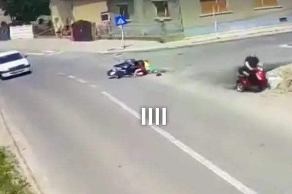 Accident spectaculos în Alba: doi pensionari aflați pe tricicluri electrice s-au ciocnit într-o intersecție