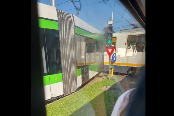 Adolescent de 15 ani, la spital după accidentul dintre două tramvaie din zona Piața Obor. Tânărul s-a prezentat la camera de gardă câteva ore mai târziu