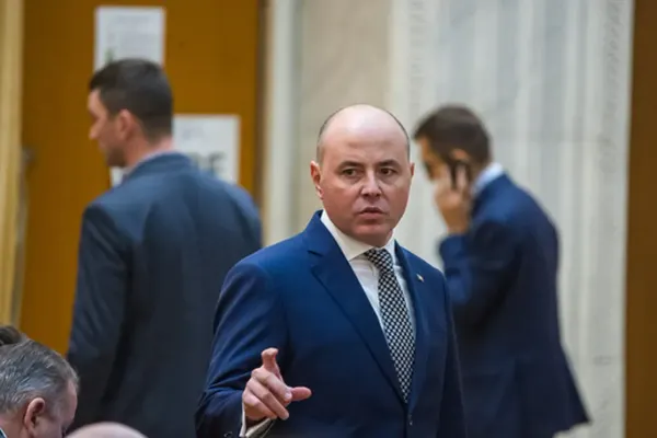 Oamenii lui Bolojan sar la Nicușor Dan, după ce PSD a făcut apel pentru formarea unei majorități parlamentare