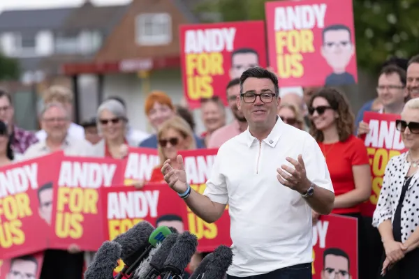 Schimbare la vârful Guvernului britanic: Andy Burnham, noul lider laburist. Când va fi numit premier