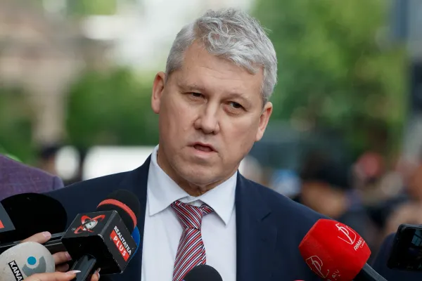 Predoiu propune acceptarea guvernului Veștea și refacerea Coaliției până în iunie 2027 pentru ieșirea din criza politică