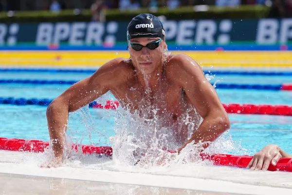 David Popovici a câștigat aurul și în proba de 200 m liber la Trofeul Settecolli