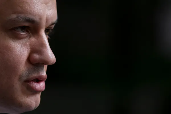 Aranjamentele partidului apărut de nicăieri în Parlament. Cine va vota guvernul Tomac, negocierile subterane -VIDEO