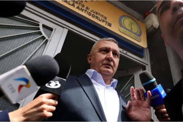 Armata infirmă că generalil Gheorghiță Vlad și Iulian Berdilă ar fi cerut pensionarea, așa cum s‑a vehiculat pe surse. Cei 2 sunt vizați într‑un dosar DNA
