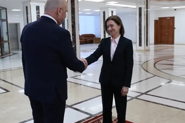 ANALIZĂ: De ce nu și-a întrerupt Ilie Bolojan vizita în Republica Moldova: ce ar urmări