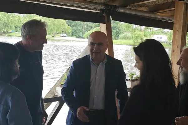 Ilie Bolojan, surprins la restaurant în compania Adrianei Săftoiu înainte de desemnarea noului premier
