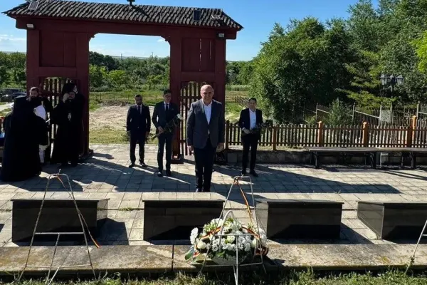 Ilie Bolojan s-a dus la Țiganca, la mânăstire, ca să comemoreze eroii României din Moldova