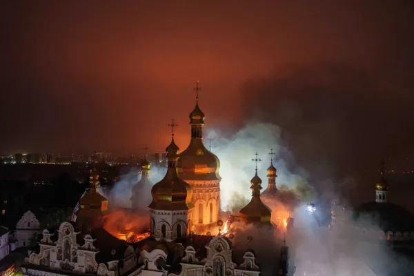 Rusia a lansat un nou atac masiv asupra Ucrainei. Mănăstirea Lavra Pecerska, în flăcări. Cel puțin nouă  persoane au murit