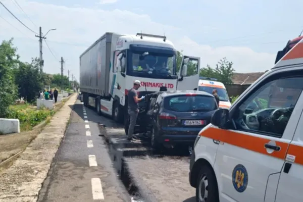 Tragedie pe DN 56A: Un copil a murit și trei persoane sunt în stare critică după un accident între un autotren și un autoturism în județul Mehedinți