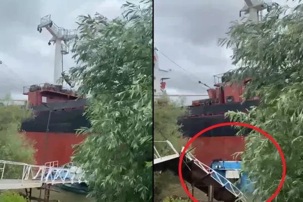 Accident naval la Tulcea: o navă a lovit pontonul de acostare. Momentul impactului, surprins de camere - VIDEO