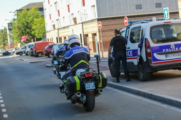 A încercat să fugă de polițiști, dar urmărirea s-a terminat cu focuri de armă. Român împușcat în Franța