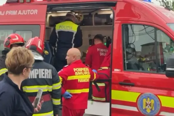 Accident grav în Iași. Un bărbat a fost proiectat din tractor după ce utilajul s-a prăbușit într-o râpă de patru metri