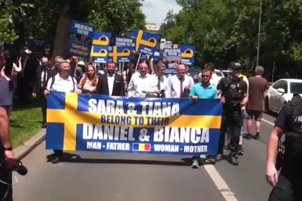 Mii de români protestează în stradă pentru reîntregirea familiei Samson: cer readucerea în țară a Sarei și Tianei