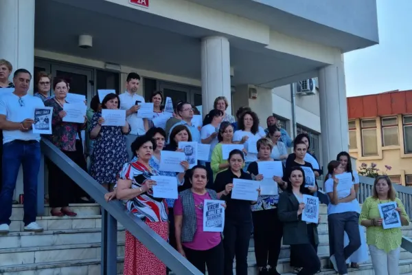 Au discutat ore întregi cu ministrul Muncii, dar fără niciun rezultat. Sindicaliștii din administrație anunță că protestele continuă